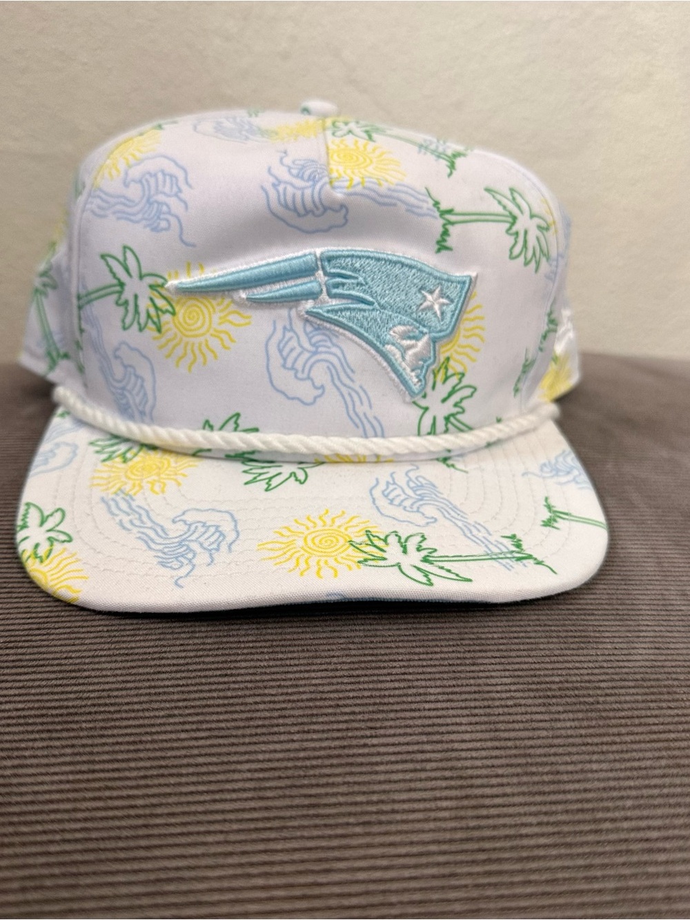 New Era White New England Patriots Vacay Golfer Snapback Hat Palm Tree Waves